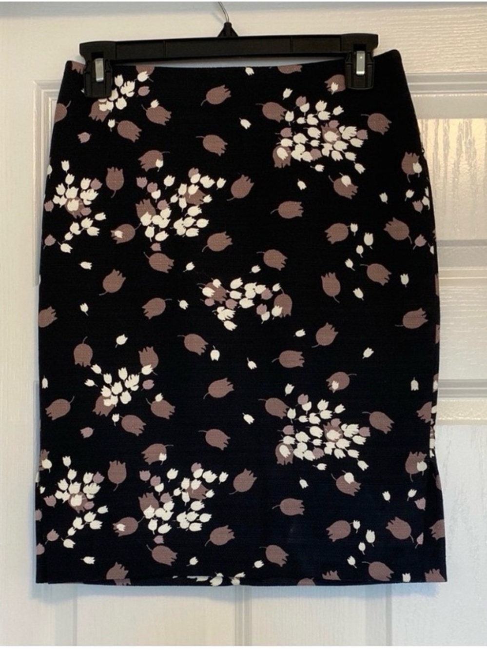 LOFT Black Floral Pencil Skirt Size 0 Petite